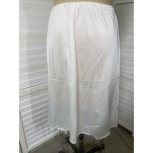 Vintage 70s 80s Vassarette White Nylon 24” Long Half Slip Size Medium USA Made - Picture 1 of 6